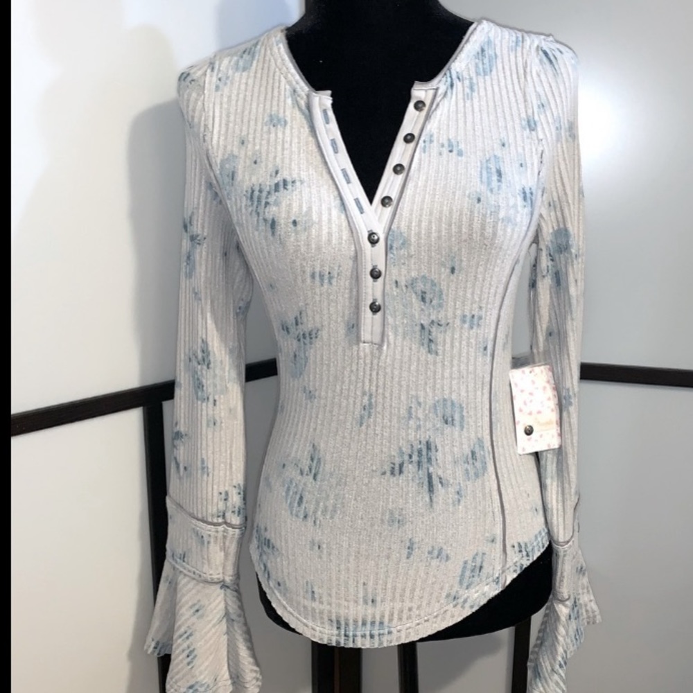 🆕Free People Floral Print Ribbed Henley In Grey - Picture 7 of 13